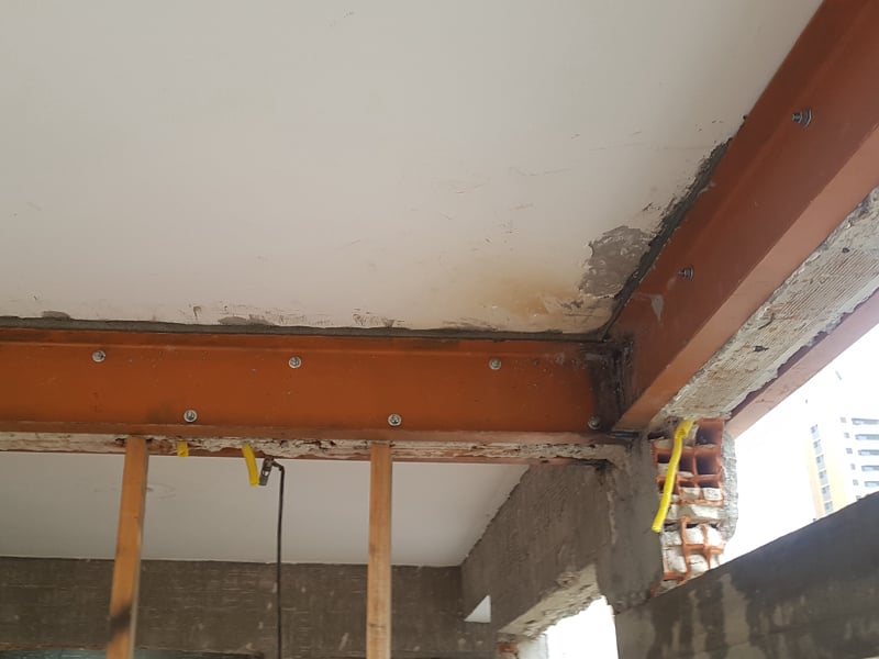 Reforços com Estrutura Metálica